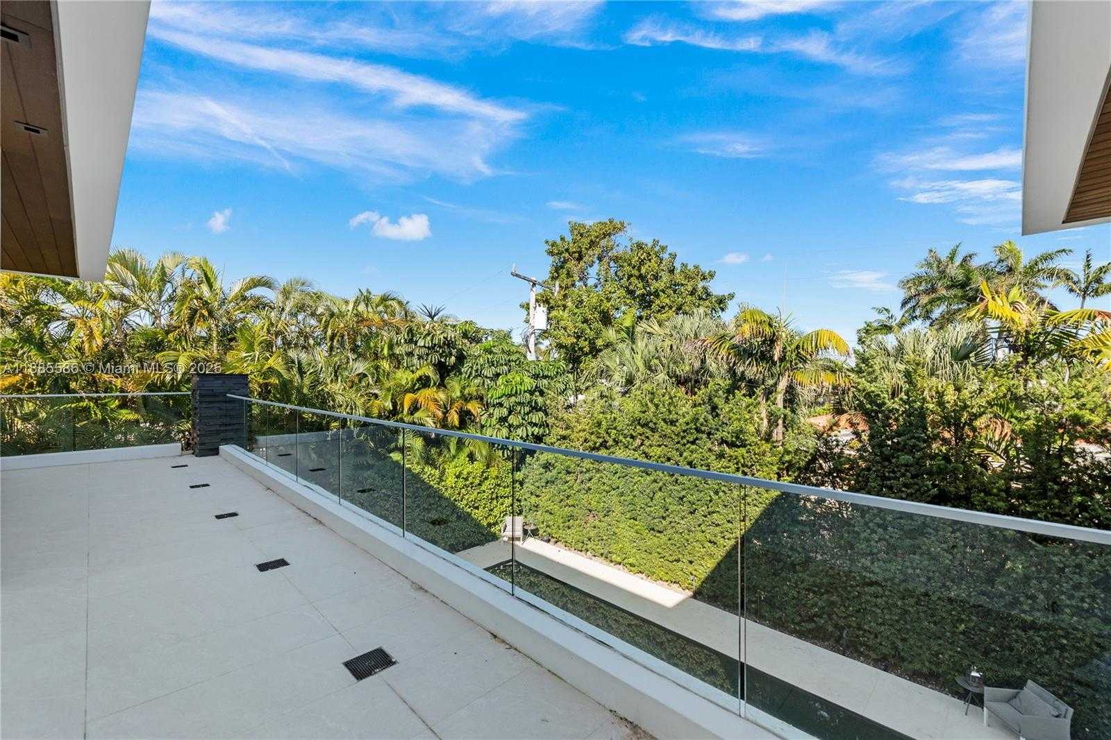 Small Image of 1261 99TH ST, Bay Harbor Islands Number 35