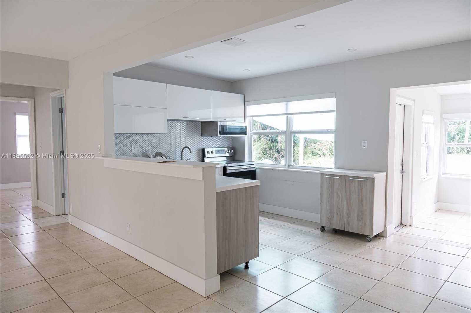 Small Image of 2842 JACKSON ST, Hollywood Number 3