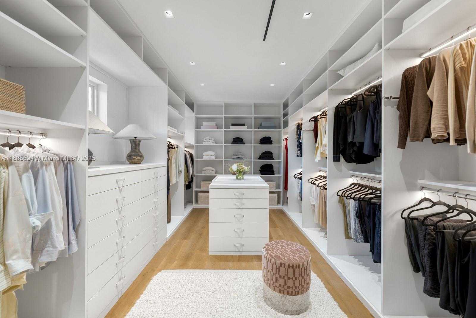 Small Image of 545 CASUARINA CONCOURSE, Coral Gables Number 16