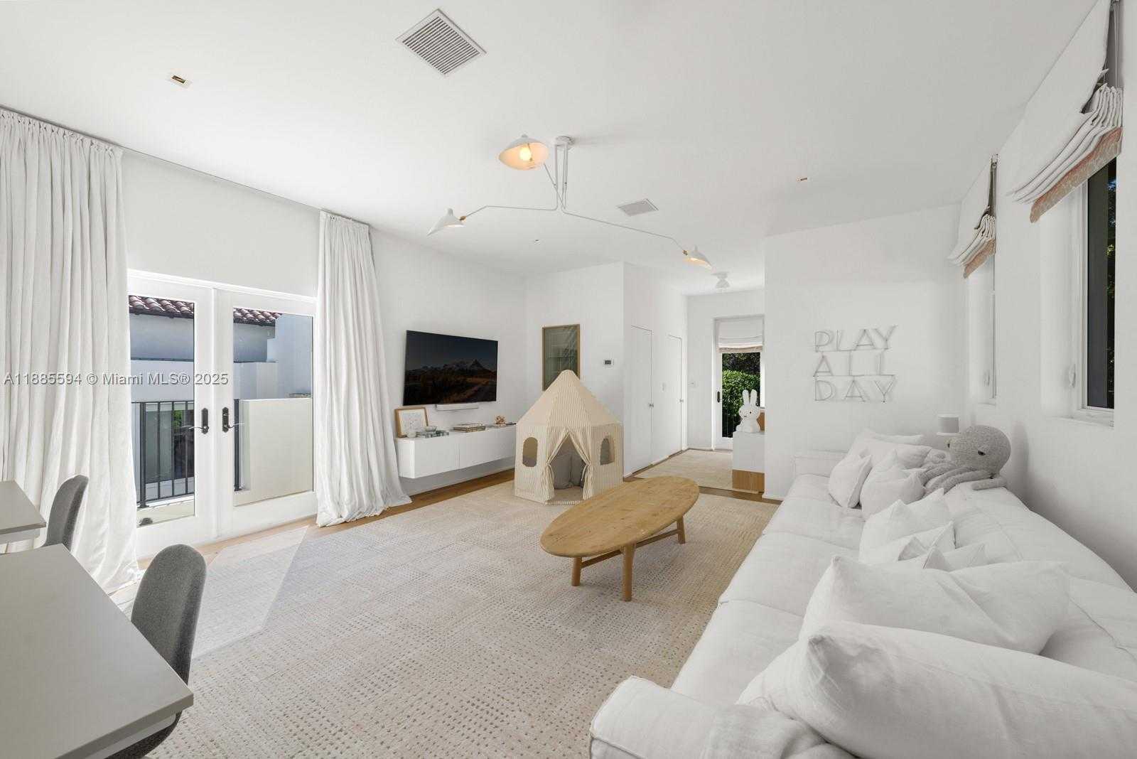 Small Image of 545 CASUARINA CONCOURSE, Coral Gables Number 19