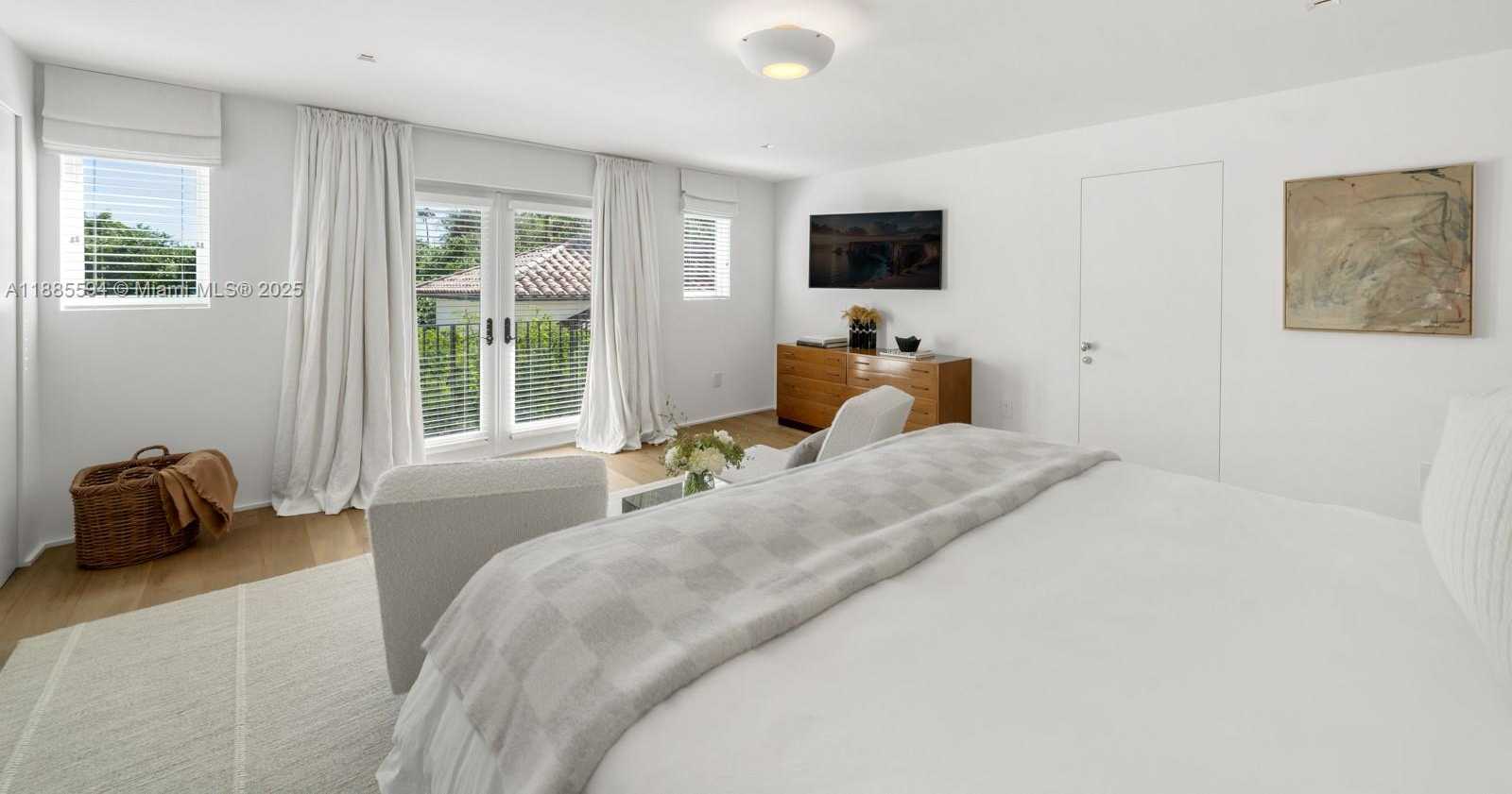 Small Image of 545 CASUARINA CONCOURSE, Coral Gables Number 23