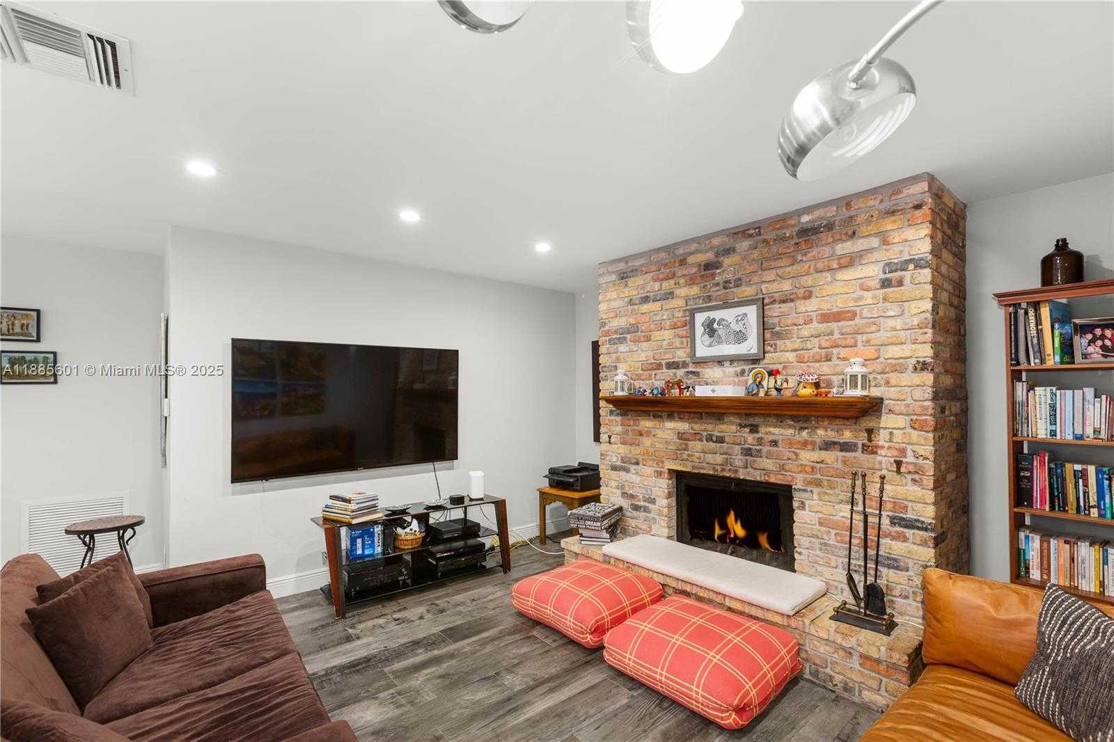 Small Image of 6809 MENTONE ST, Coral Gables Number 37