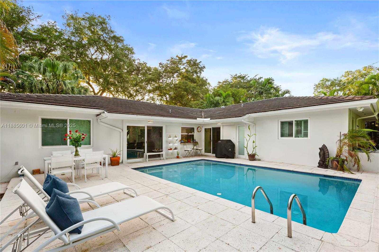 Small Image of 6809 MENTONE ST, Coral Gables Number 40