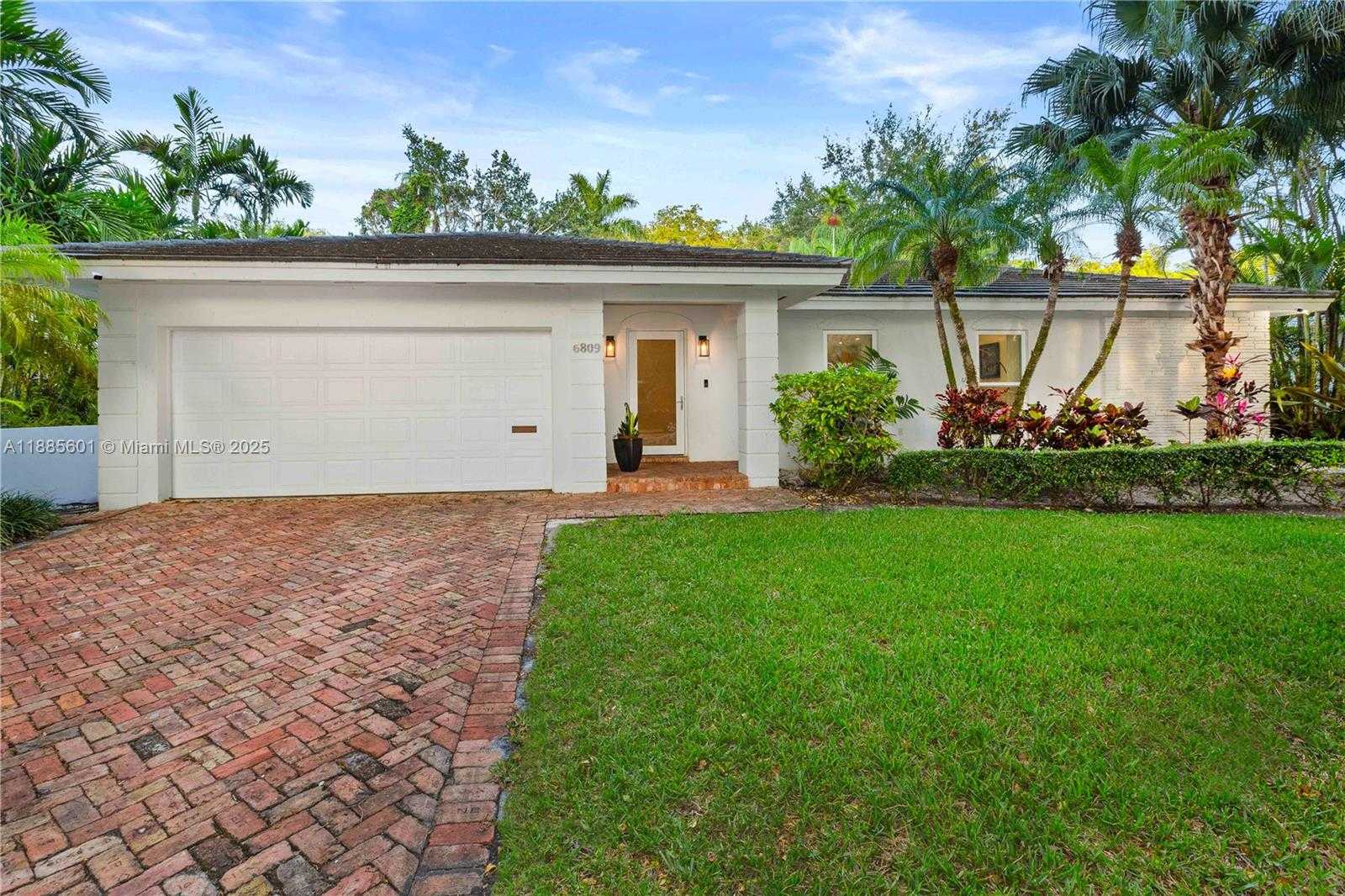 Small Image of 6809 MENTONE ST, Coral Gables Number 42