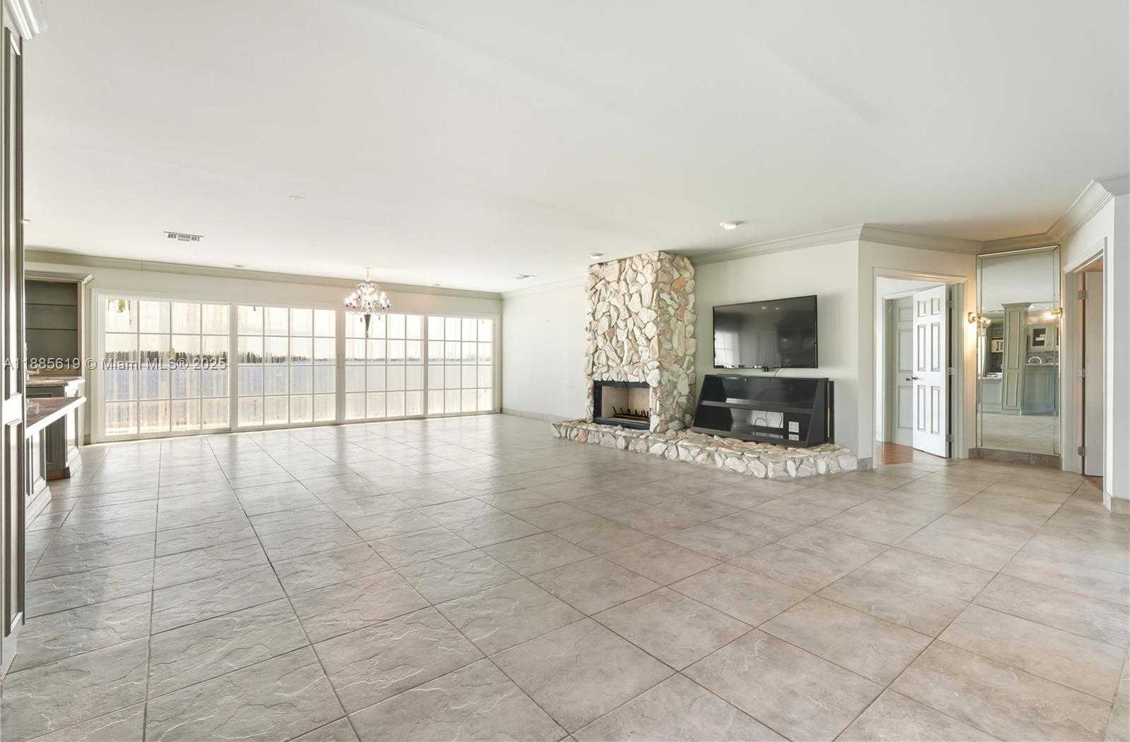 Small Image of 10875 NORTH BAYSHORE DR, Miami Number 11
