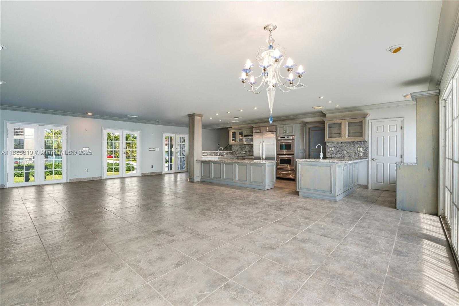 Small Image of 10875 NORTH BAYSHORE DR, Miami Number 13