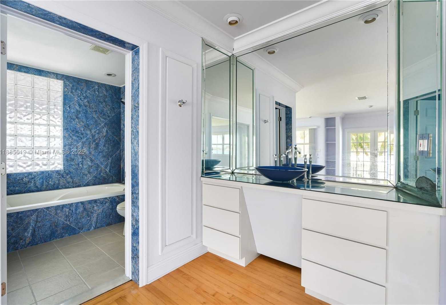 Small Image of 10875 NORTH BAYSHORE DR, Miami Number 16