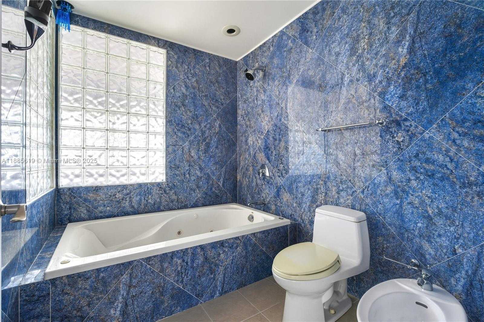 Small Image of 10875 NORTH BAYSHORE DR, Miami Number 17
