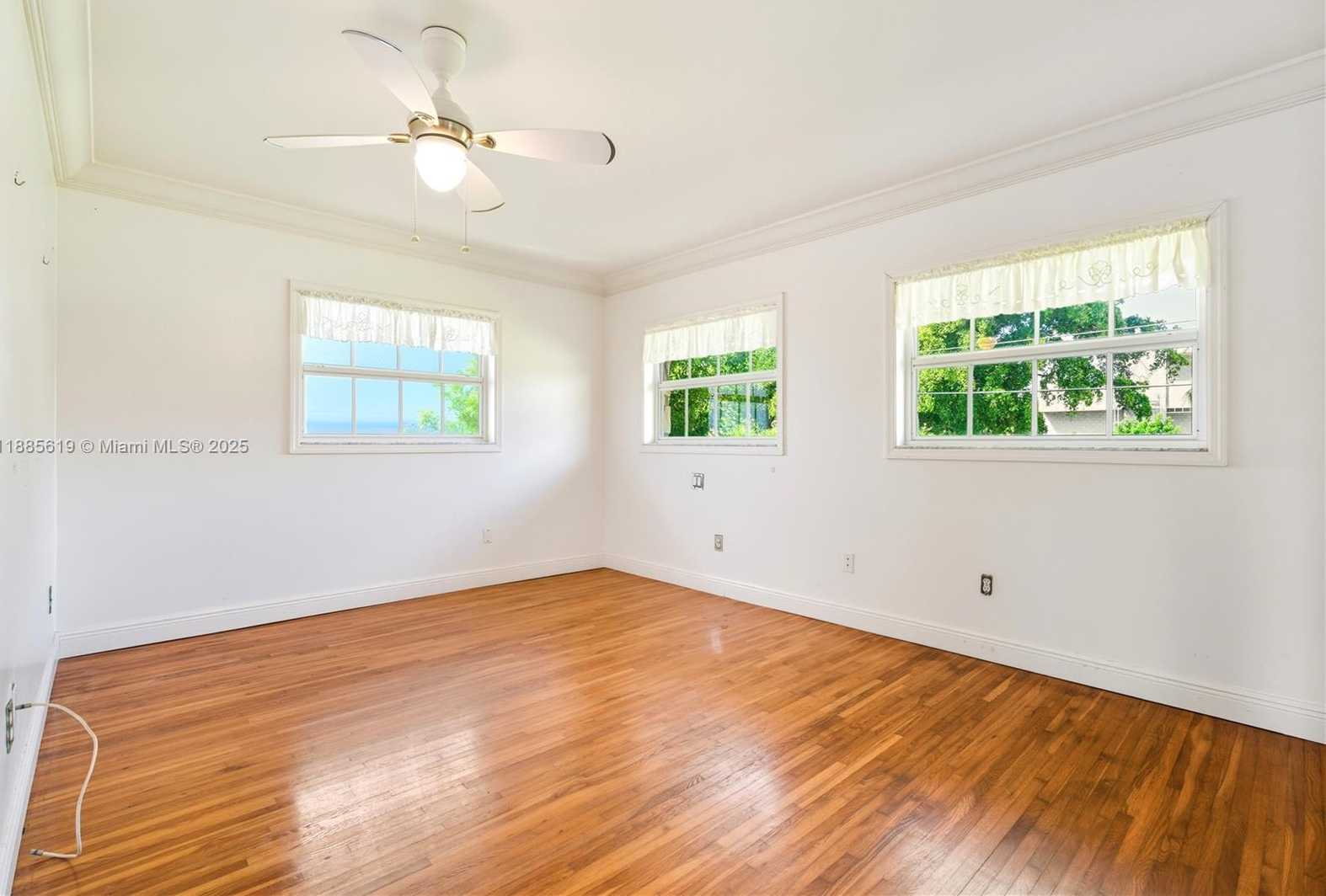 Small Image of 10875 NORTH BAYSHORE DR, Miami Number 19