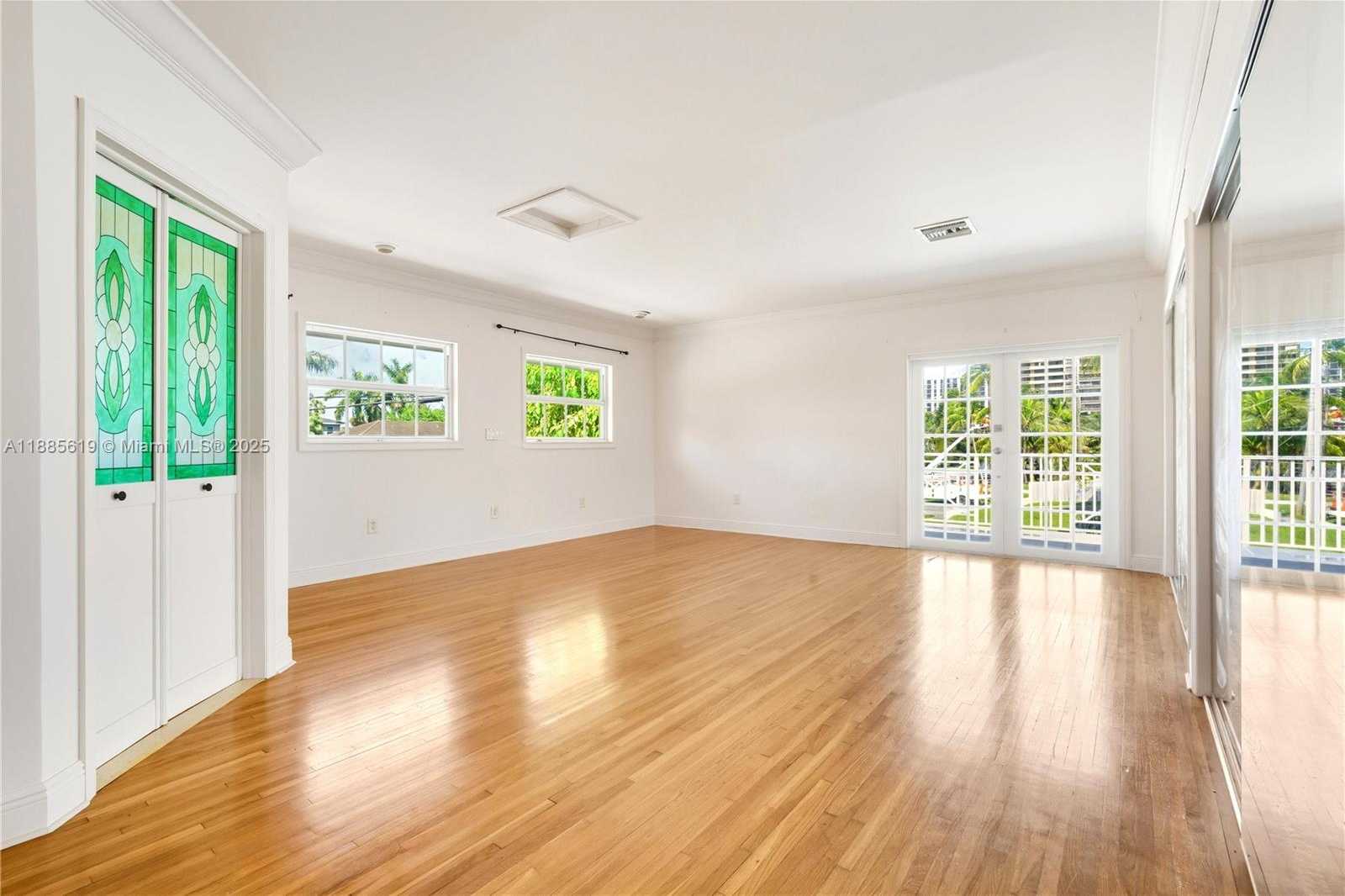 Small Image of 10875 NORTH BAYSHORE DR, Miami Number 20