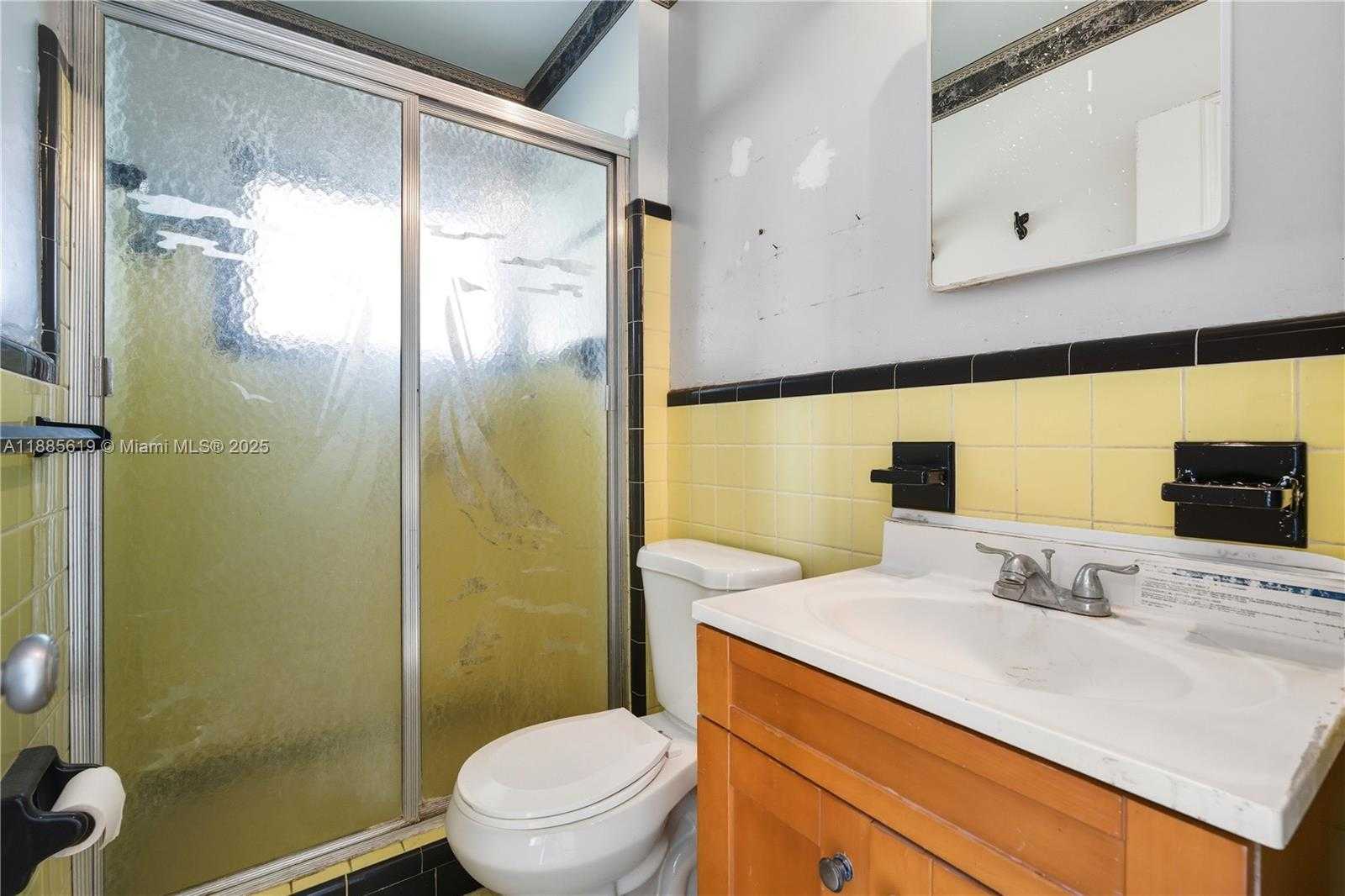 Small Image of 10875 NORTH BAYSHORE DR, Miami Number 24