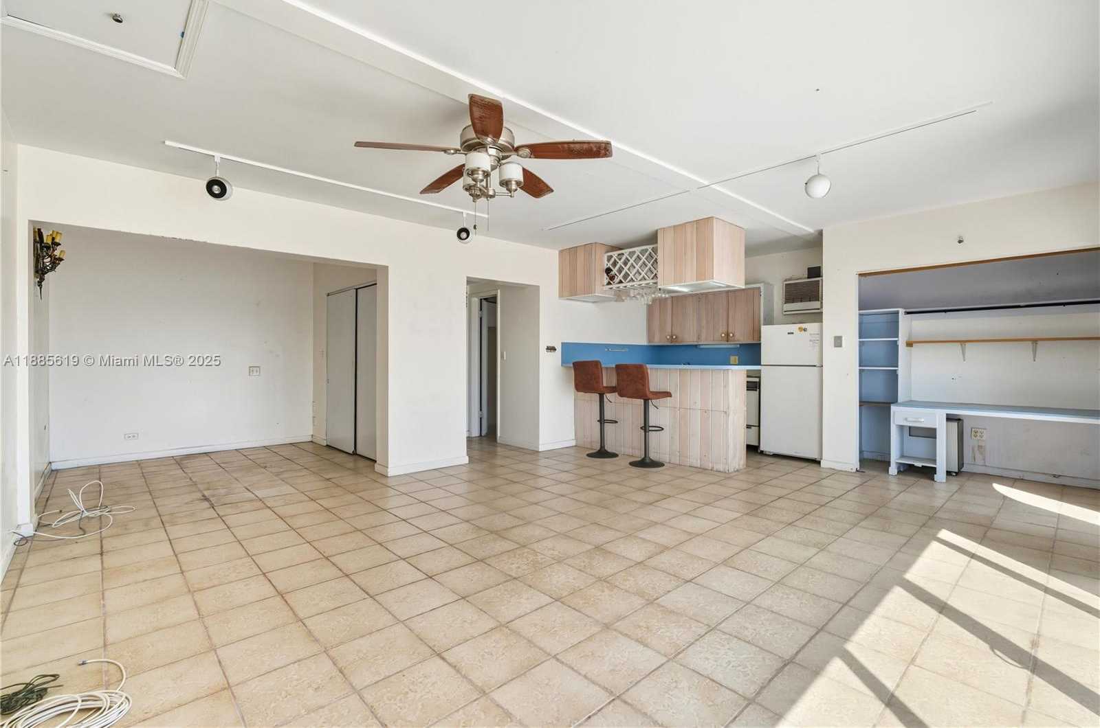 Small Image of 10875 NORTH BAYSHORE DR, Miami Number 26
