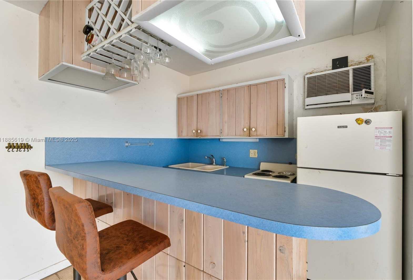 Small Image of 10875 NORTH BAYSHORE DR, Miami Number 27