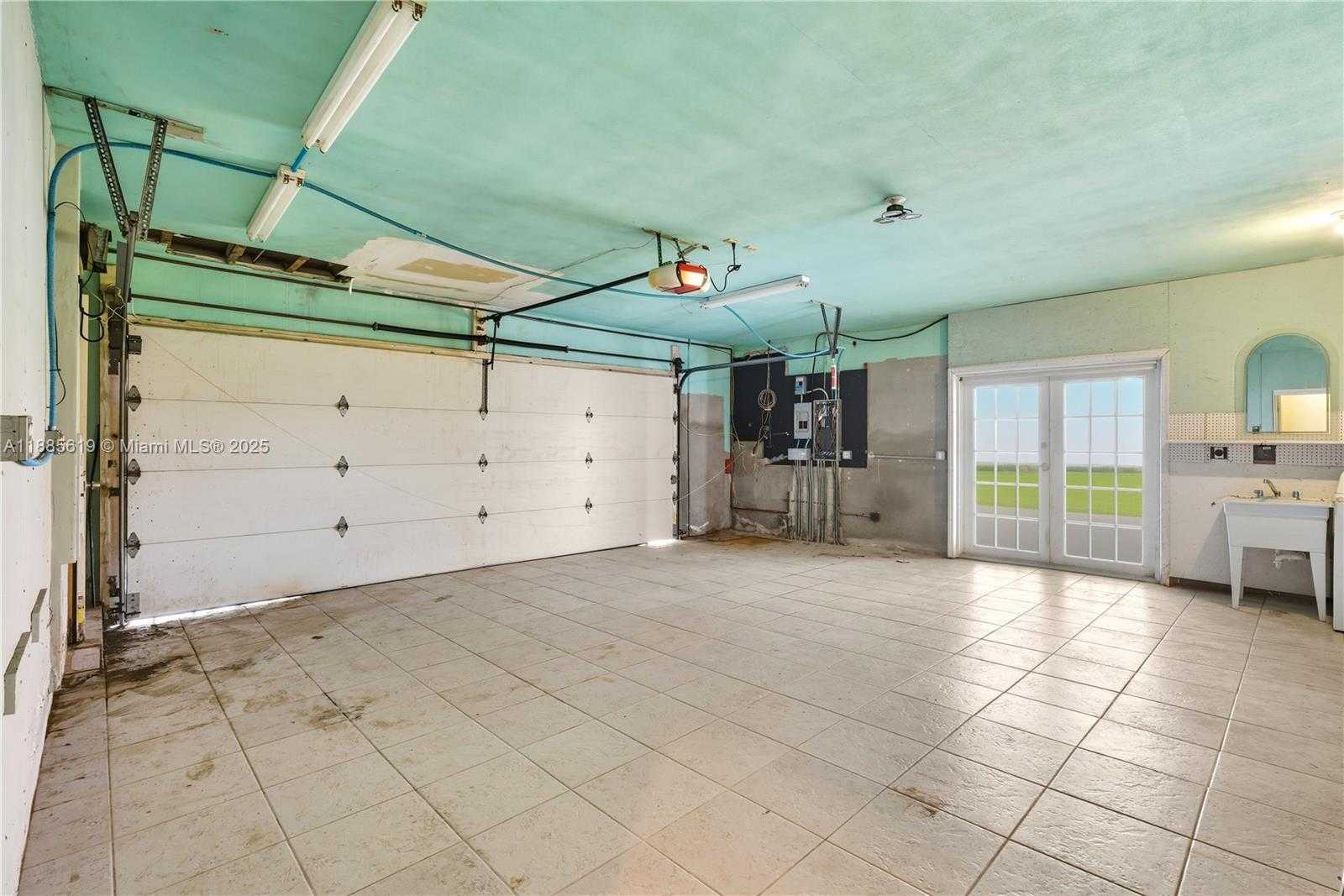 Small Image of 10875 NORTH BAYSHORE DR, Miami Number 29
