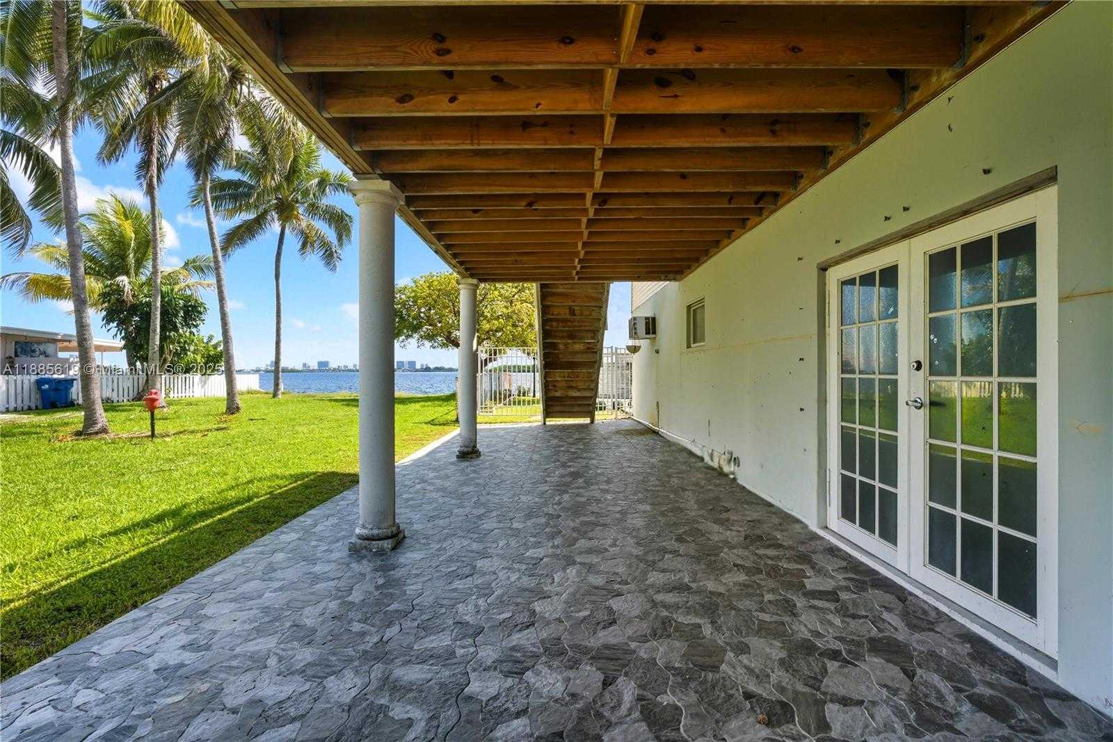 Small Image of 10875 NORTH BAYSHORE DR, Miami Number 31
