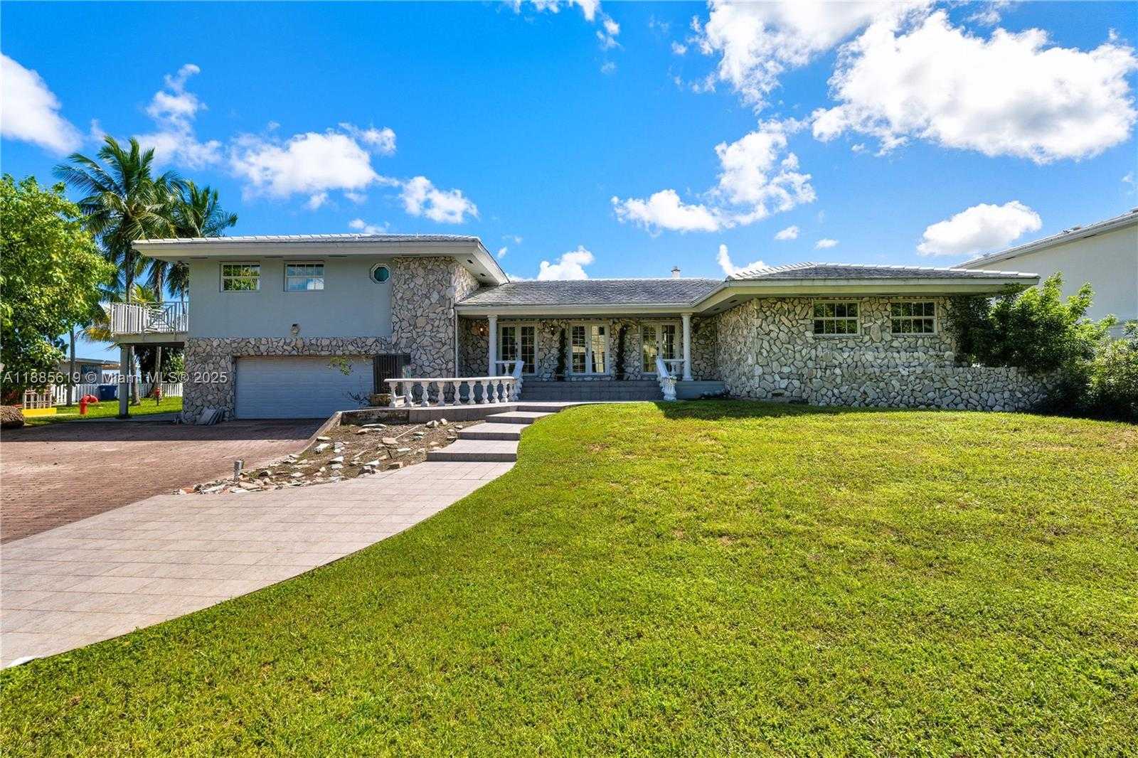 Small Image of 10875 NORTH BAYSHORE DR, Miami Number 6