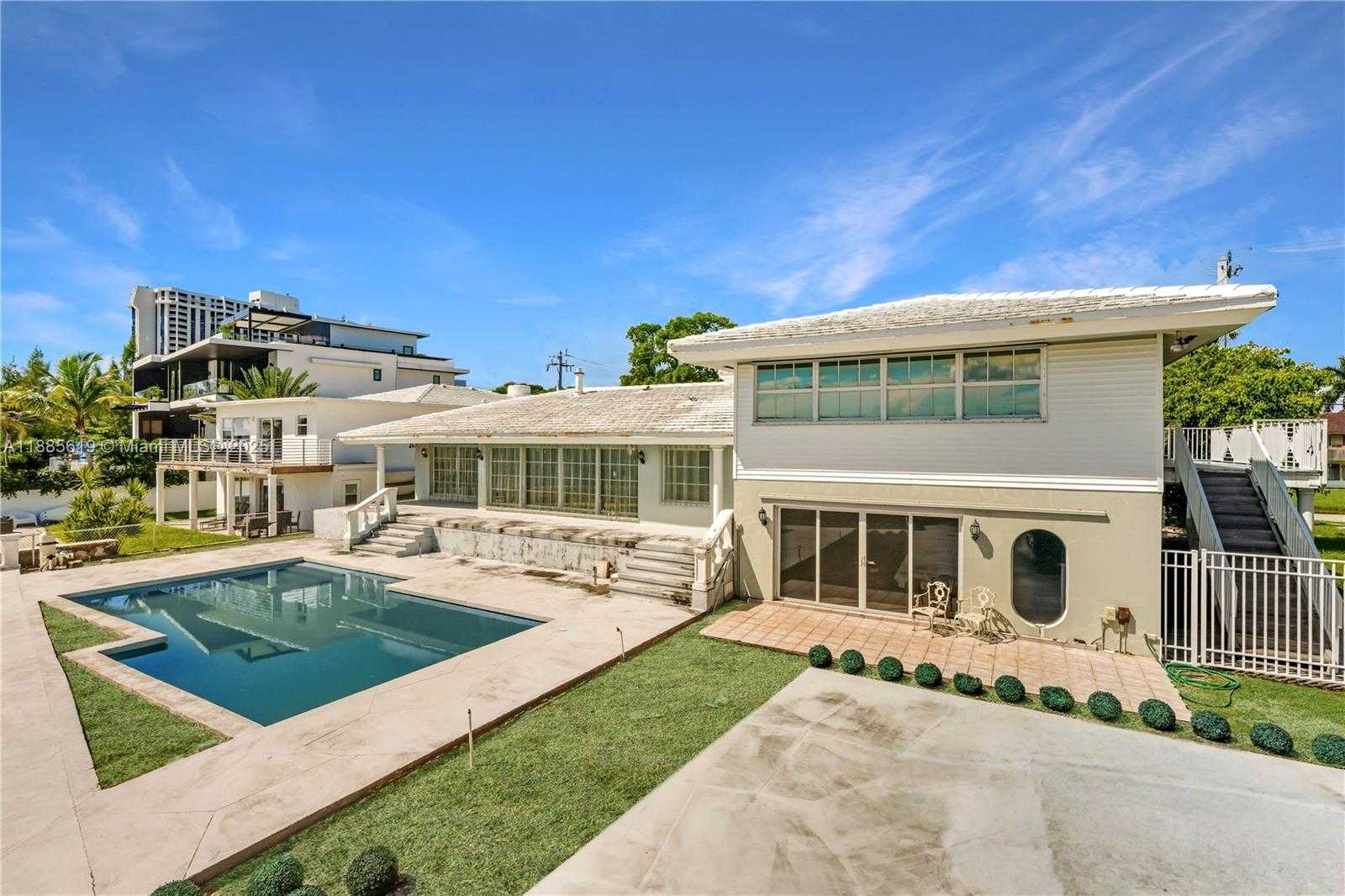 Small Image of 10875 NORTH BAYSHORE DR, Miami Number 7