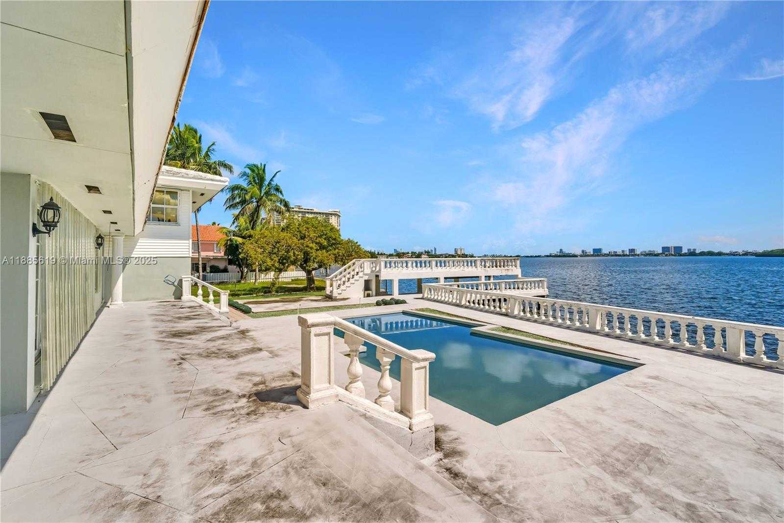 Small Image of 10875 NORTH BAYSHORE DR, Miami Number 8