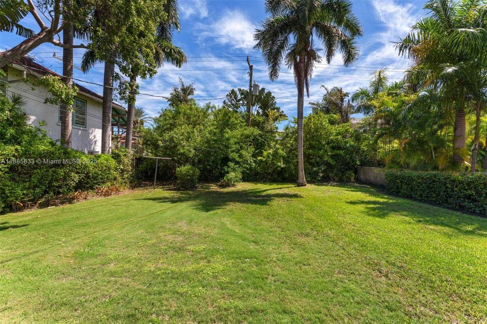 Small Image of 2443 NORTH MERIDIAN AVE, Miami Beach Number 11