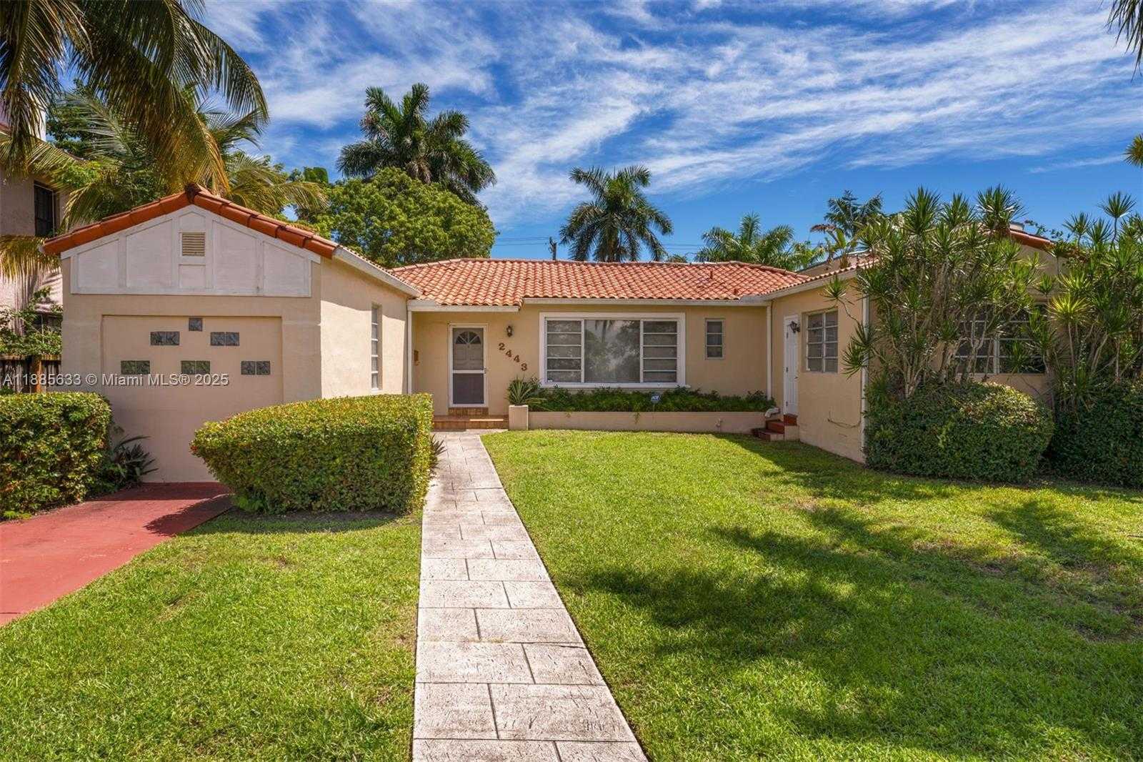 Small Image of 2443 NORTH MERIDIAN AVE, Miami Beach Number 6