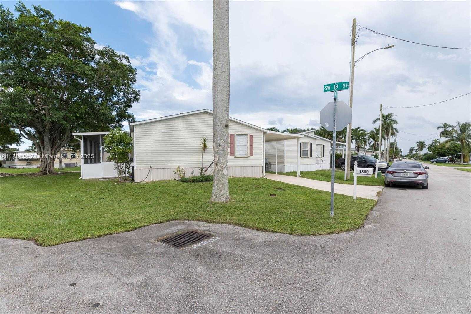Small Image of 1800 SOUTH WEST 85TH AVE, Davie Number 4