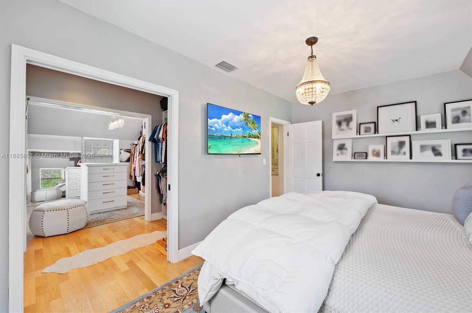 Small Image of 1314 COUNTRY CLUB PRADO, Coral Gables Number 17