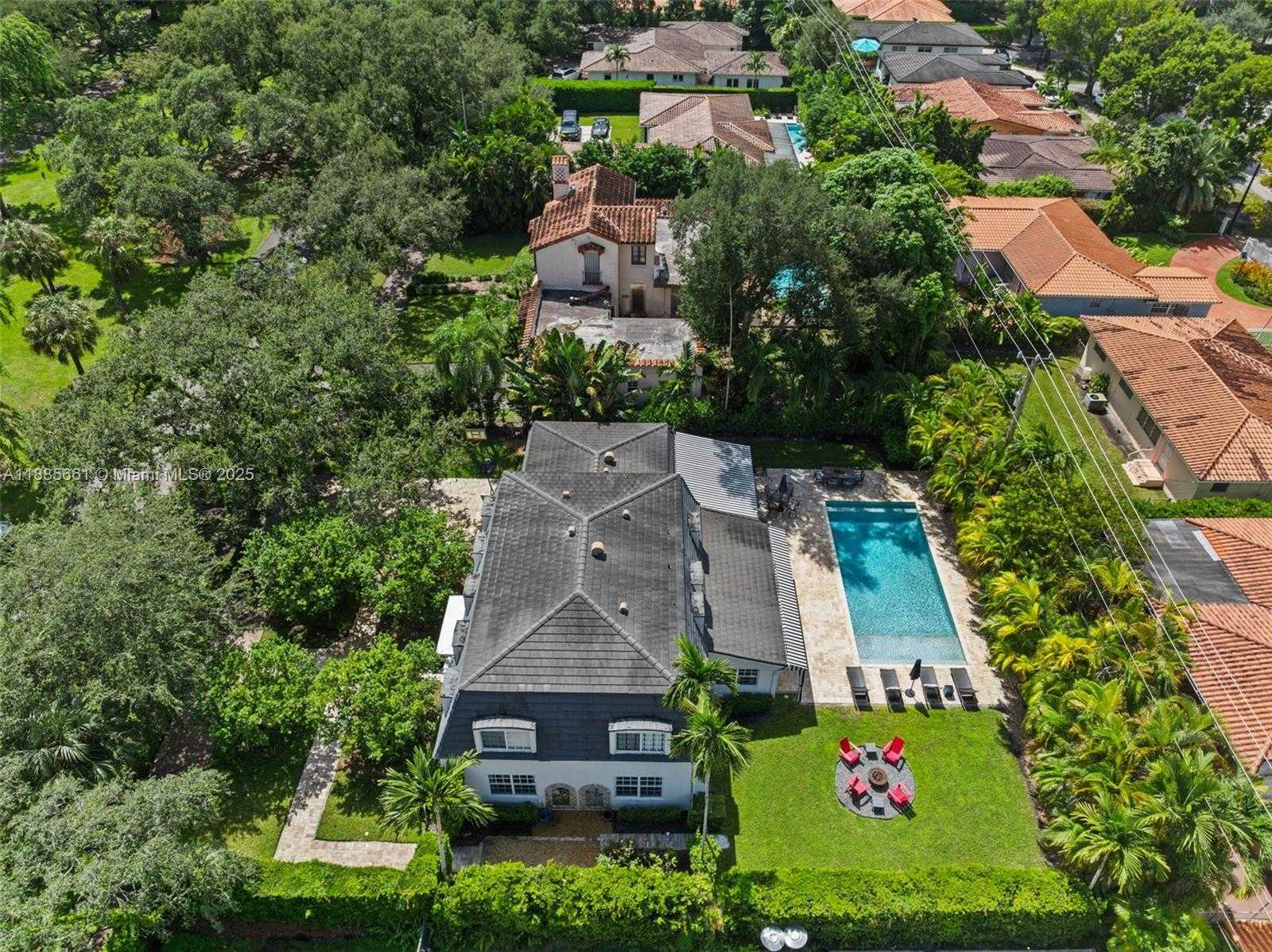 Small Image of 1314 COUNTRY CLUB PRADO, Coral Gables Number 28