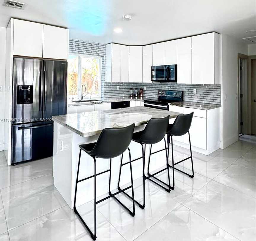 Small Image of 7655 TROPICANA ST, Miramar Number 4