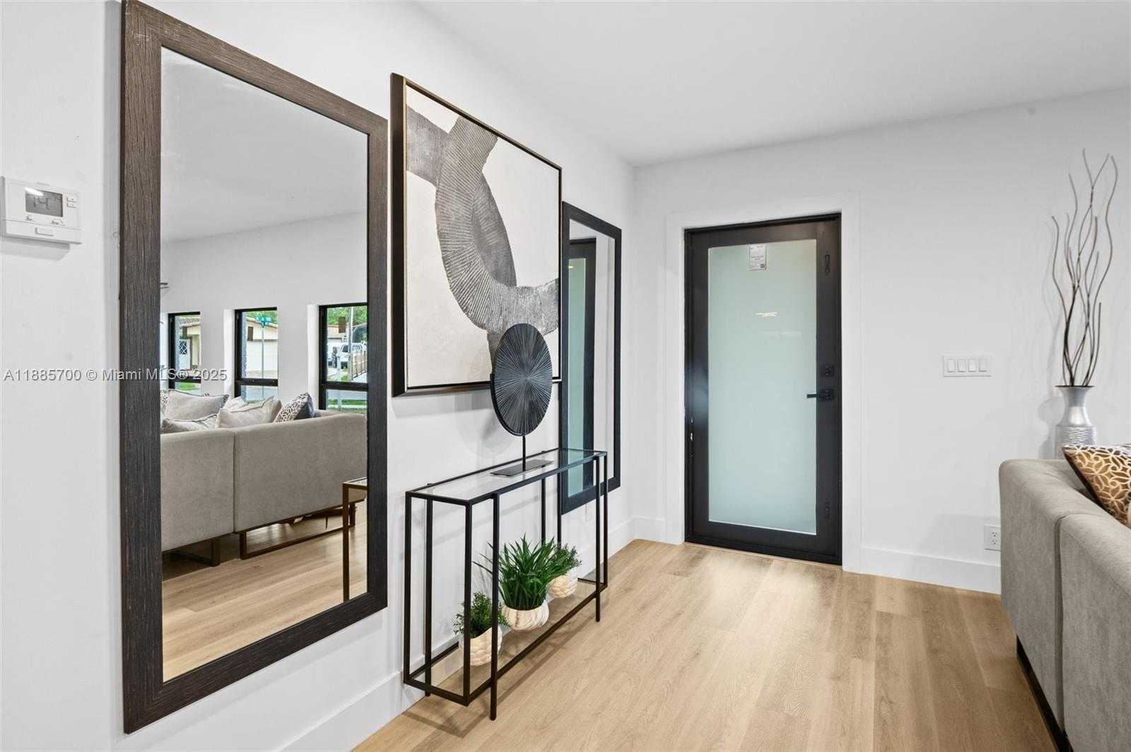 Small Image of 679 SOUTH WEST 17TH CT, Boca Raton Number 2