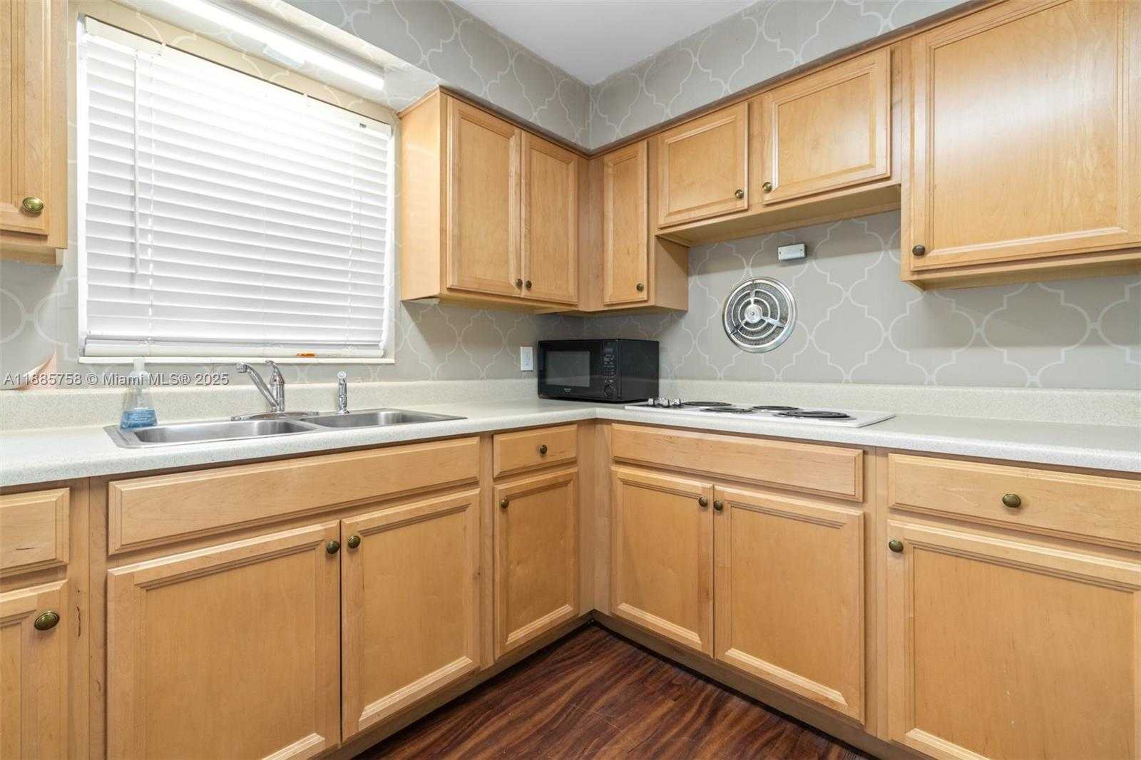 Small Image of 100 HURON AVE, Tampa Number 16
