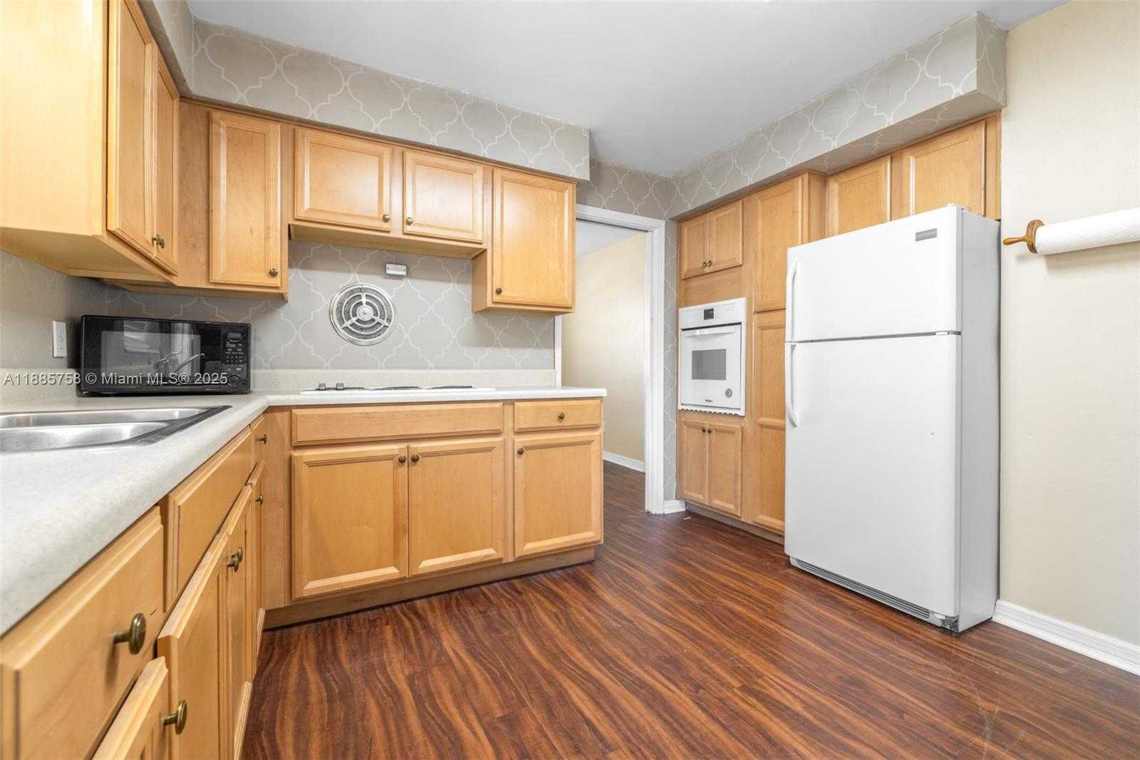 Small Image of 100 HURON AVE, Tampa Number 18