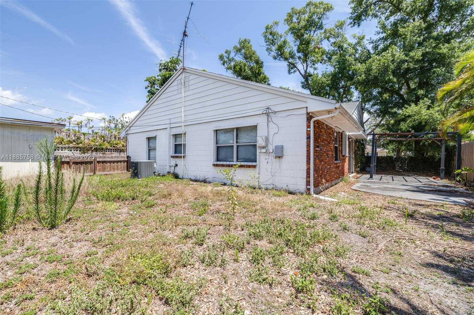 Small Image of 100 HURON AVE, Tampa Number 35