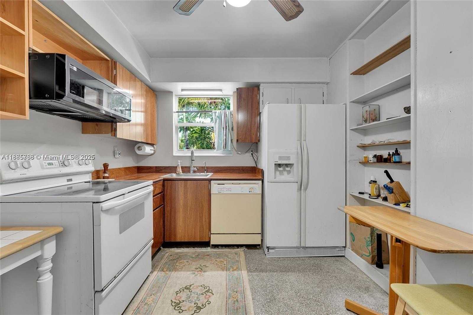 Small Image of 740 NORTH EAST 50TH CT, Deerfield Beach Number 10