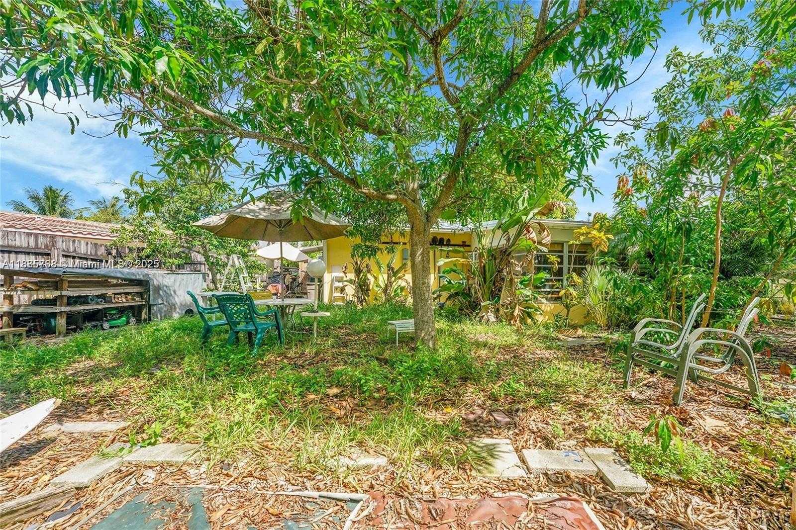 Small Image of 740 NORTH EAST 50TH CT, Deerfield Beach Number 3