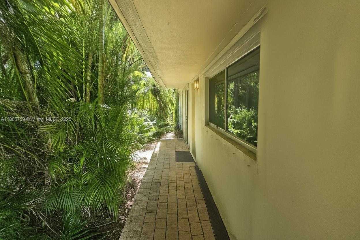 Small Image of 10681 SOUTH WEST 47TH ST, Davie Number 2