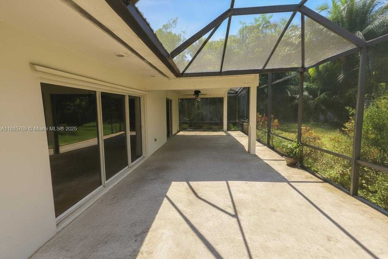 Small Image of 10681 SOUTH WEST 47TH ST, Davie Number 3