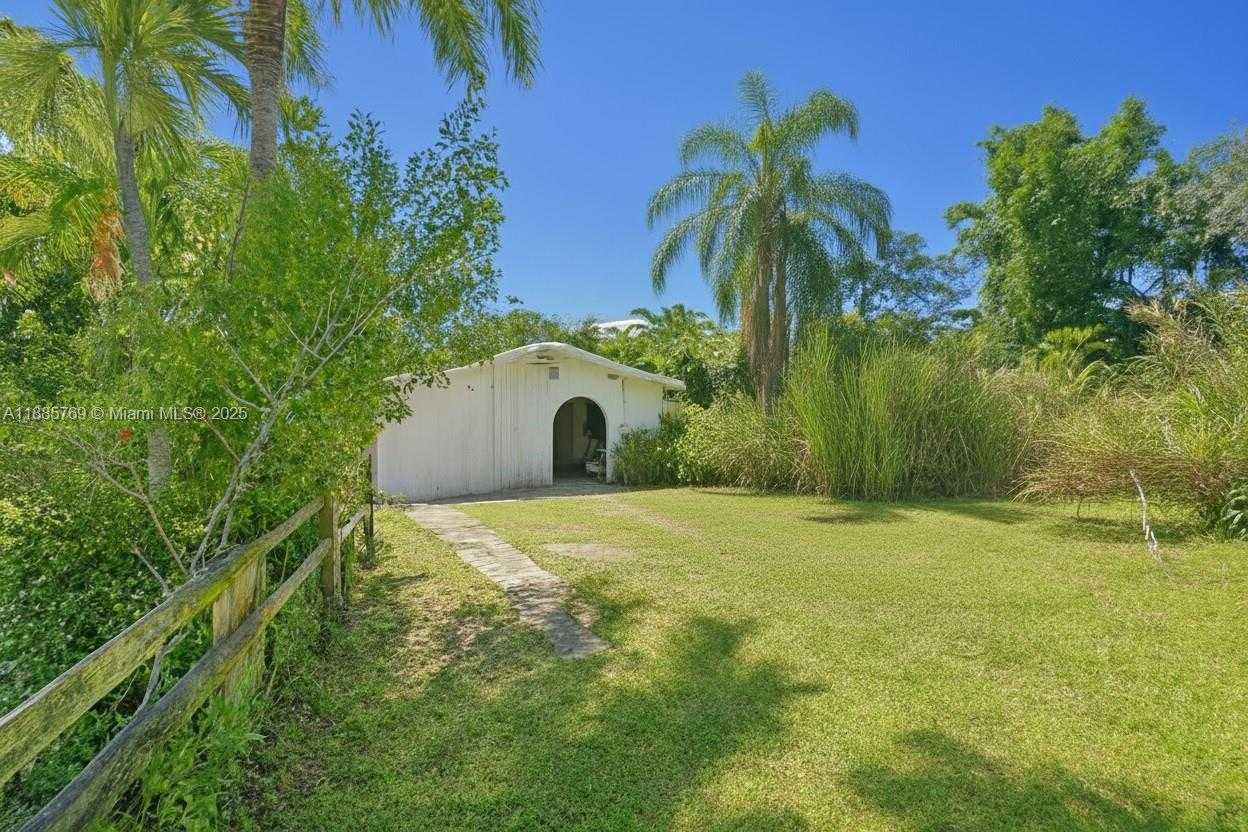 Small Image of 10681 SOUTH WEST 47TH ST, Davie Number 5