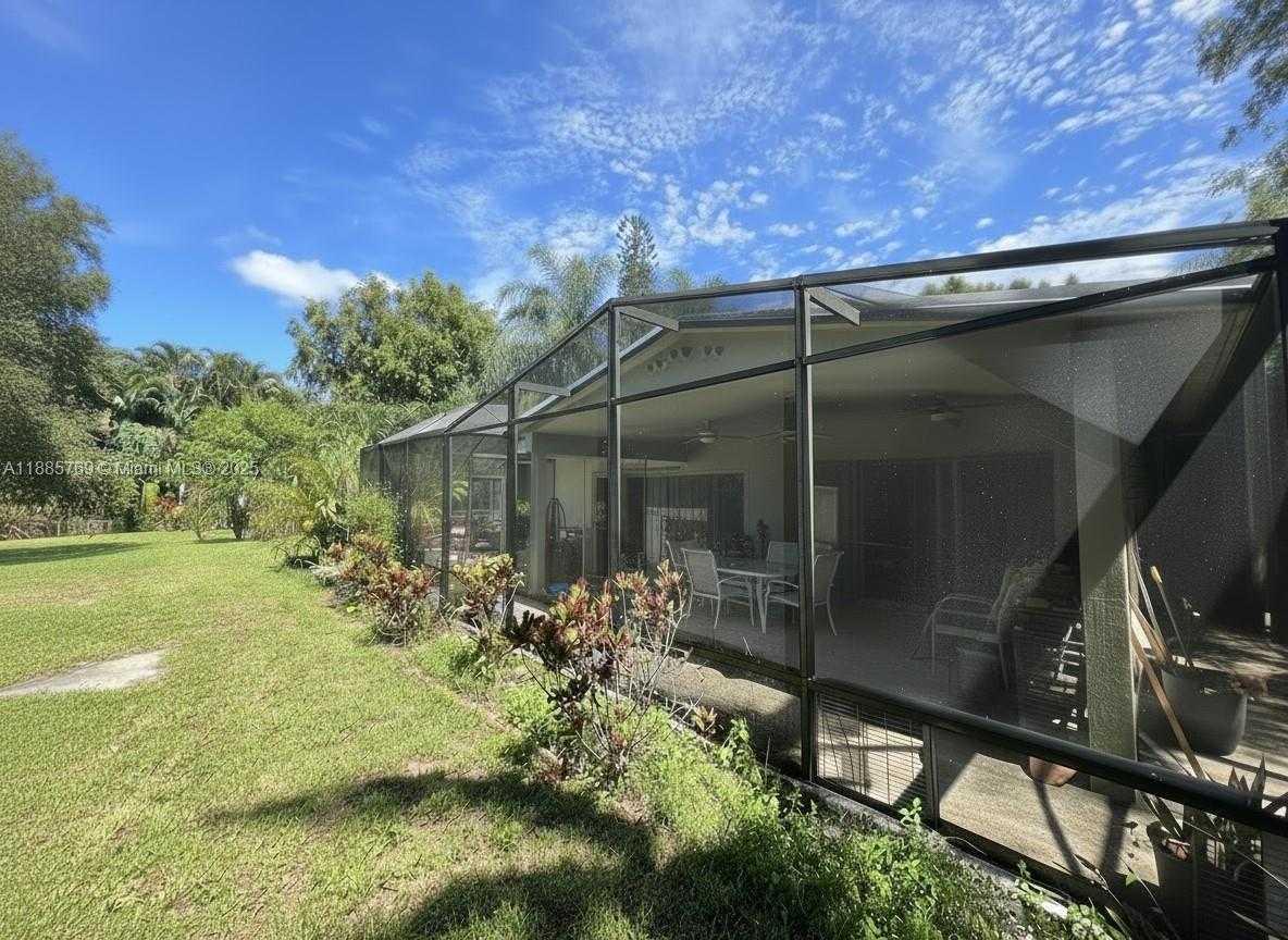 Small Image of 10681 SOUTH WEST 47TH ST, Davie Number 9