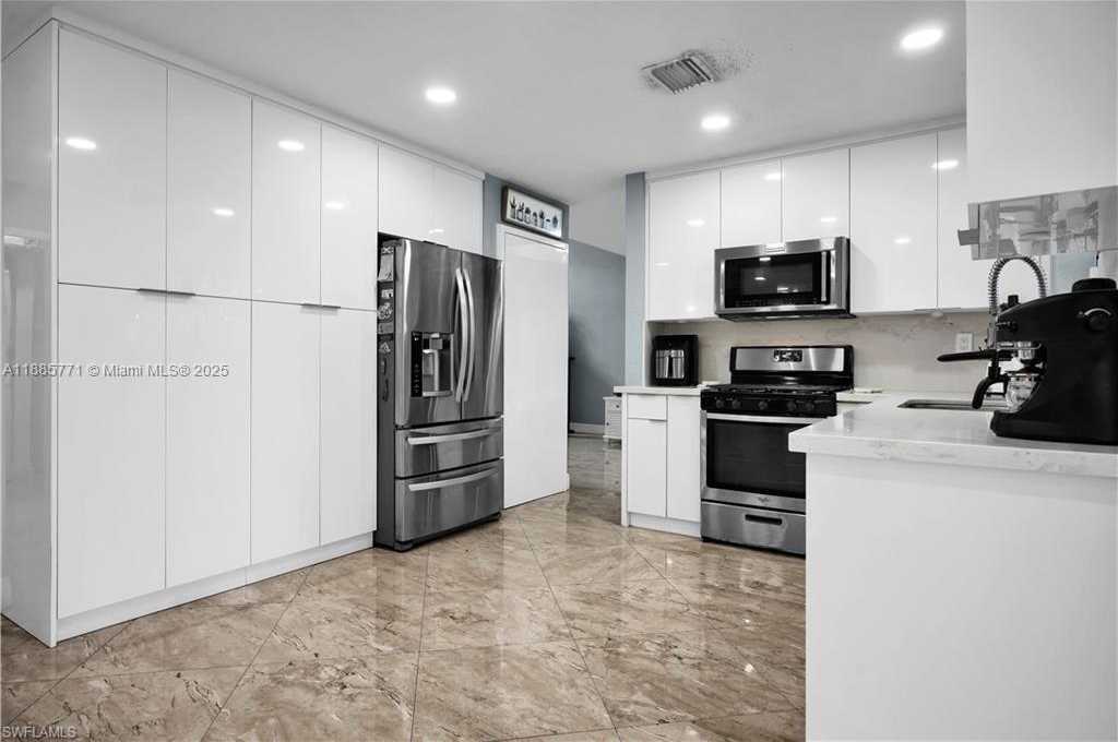 Small Image of 13021 NORTH WEST 11TH TER, Miami Number 4
