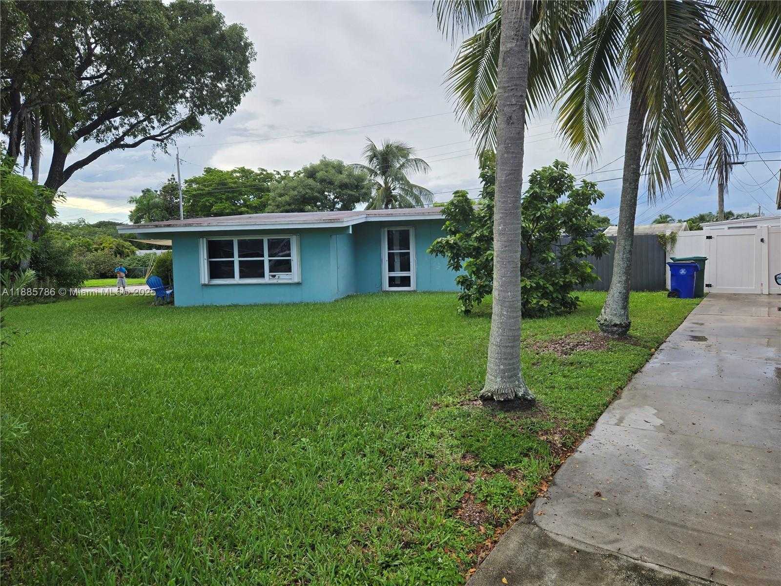 Small Image of 6129 ROYAL PALM BLVD, Margate Number 10