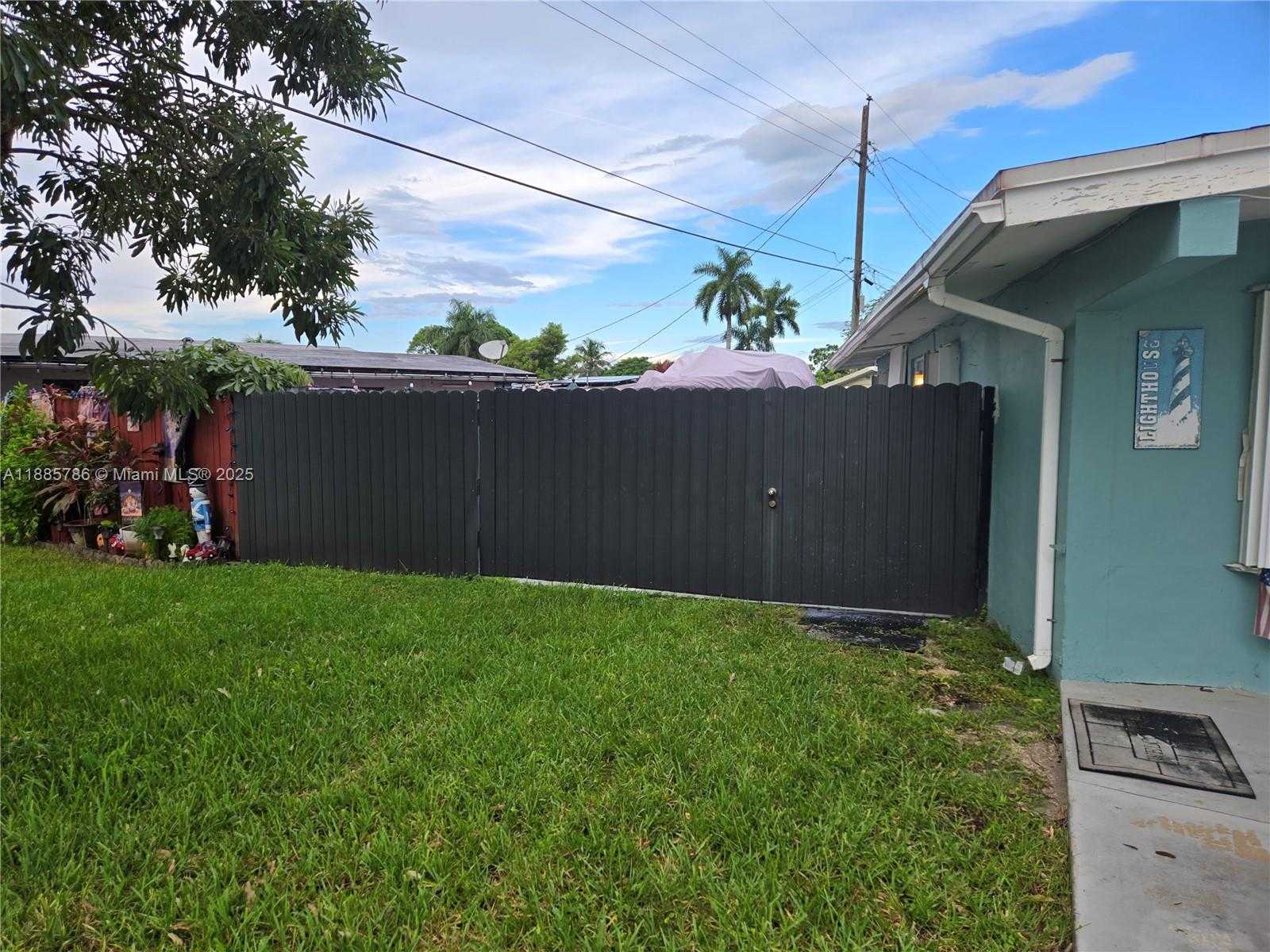 Small Image of 6129 ROYAL PALM BLVD, Margate Number 12