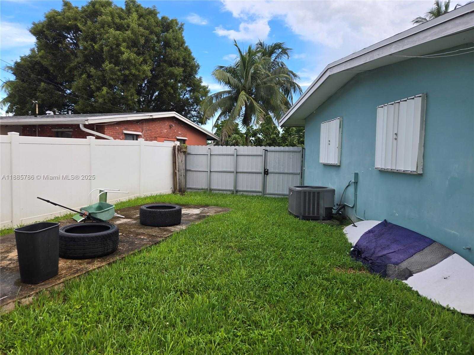 Small Image of 6129 ROYAL PALM BLVD, Margate Number 14