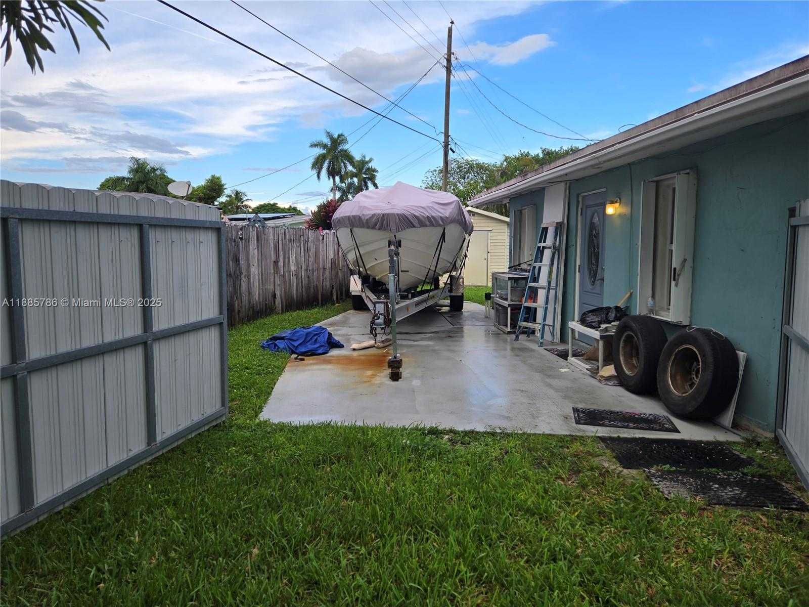 Small Image of 6129 ROYAL PALM BLVD, Margate Number 15