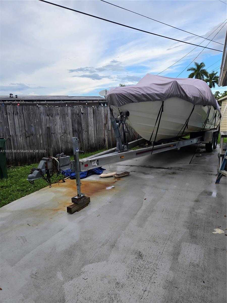 Small Image of 6129 ROYAL PALM BLVD, Margate Number 16