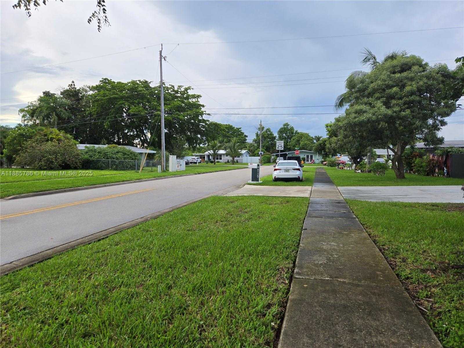 Small Image of 6129 ROYAL PALM BLVD, Margate Number 19