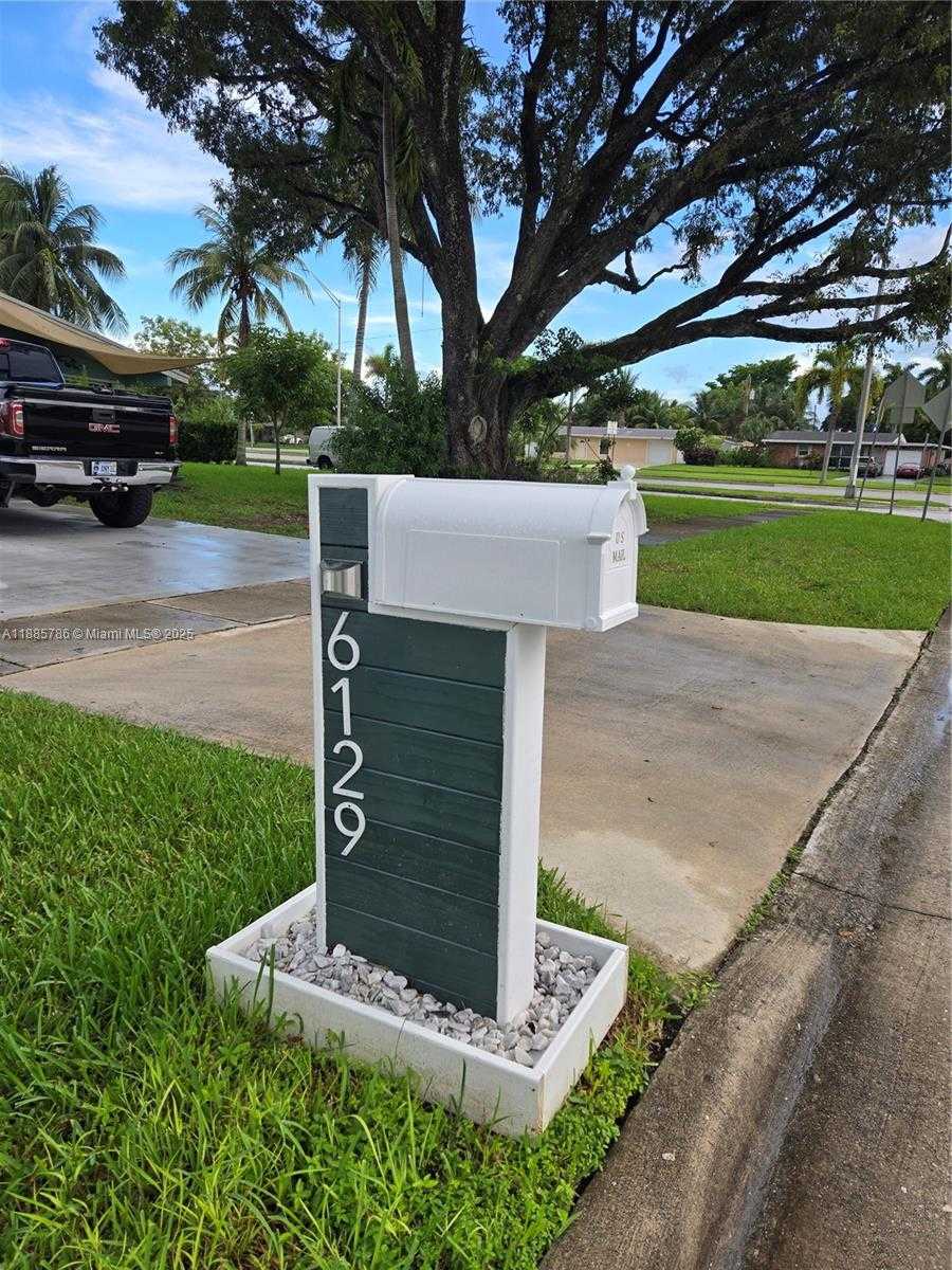 Small Image of 6129 ROYAL PALM BLVD, Margate Number 2