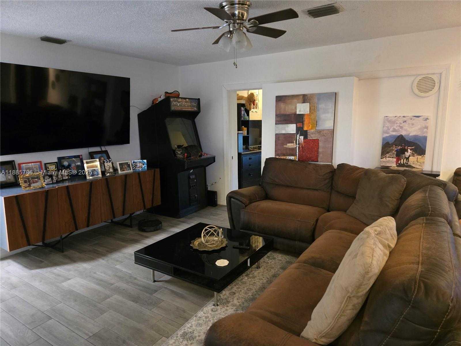 Small Image of 6129 ROYAL PALM BLVD, Margate Number 20