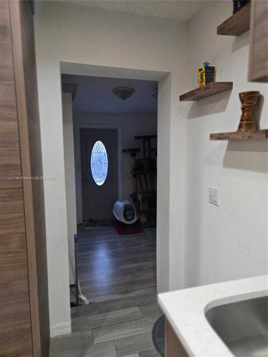 Small Image of 6129 ROYAL PALM BLVD, Margate Number 25
