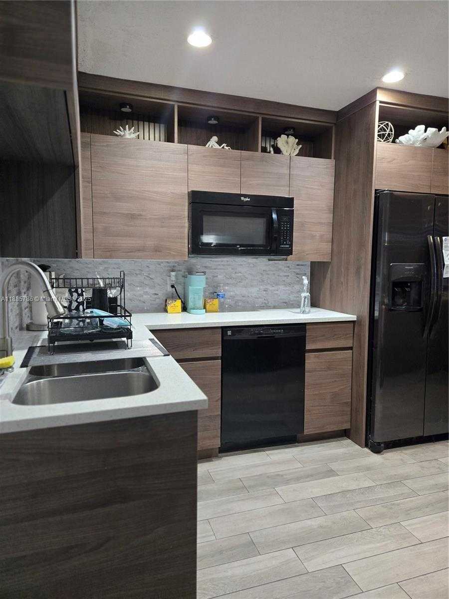 Small Image of 6129 ROYAL PALM BLVD, Margate Number 26