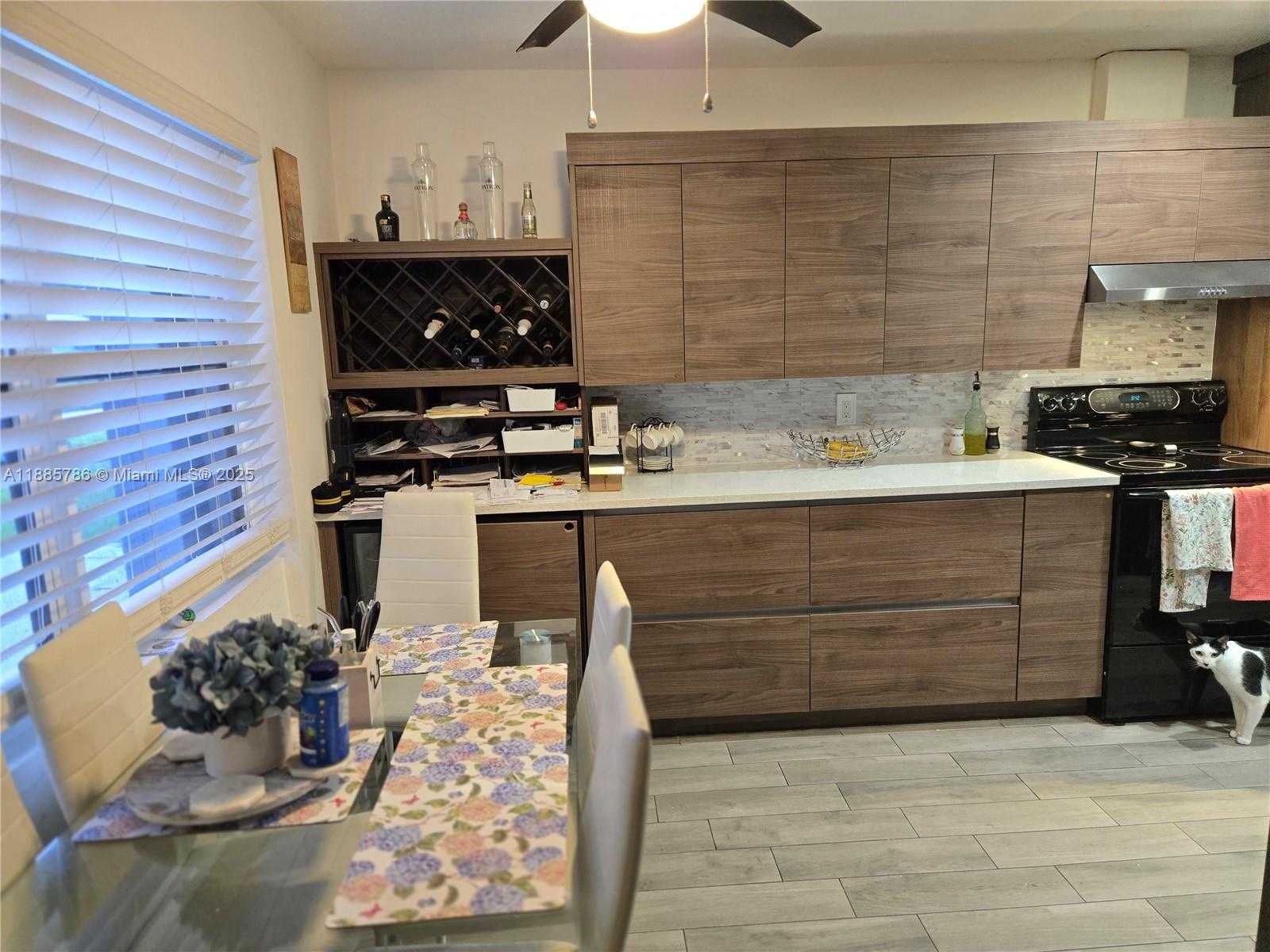 Small Image of 6129 ROYAL PALM BLVD, Margate Number 30
